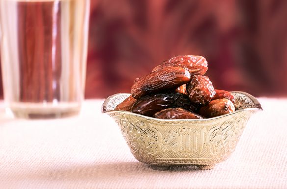 طبق به تمر يحتوى على الكثسر من الفوائد الصحية